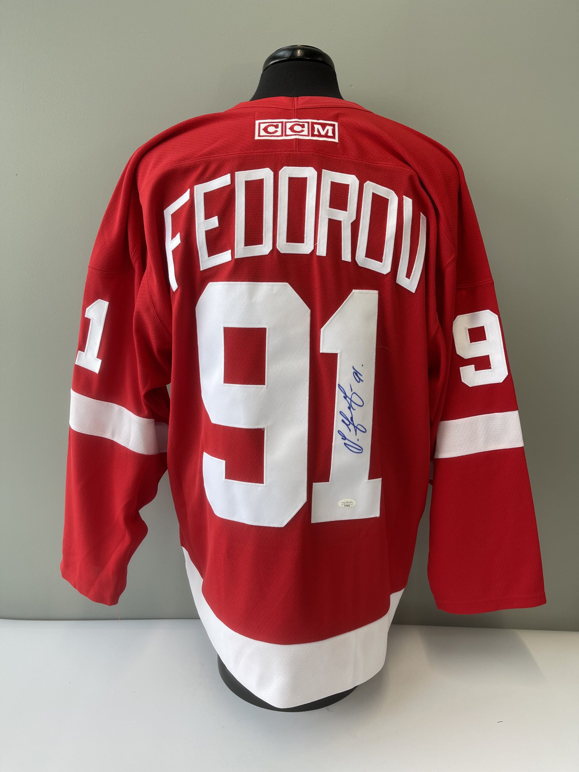 Sergei Fedorov Signed Detroit Red Wings Jersey (JSA COA