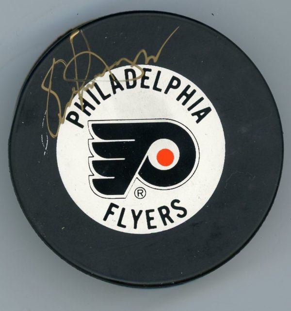 Eric Lindros Flyers Autographed Puck w/Beckett COA