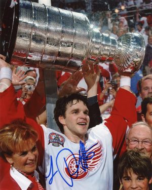 Luc Robitaille Autographed 8X10 Detroit Red Wings