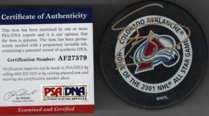 Joe Sakic Avalanche Authenticated PSA/DNA Autographed Hockey Puck w/COA